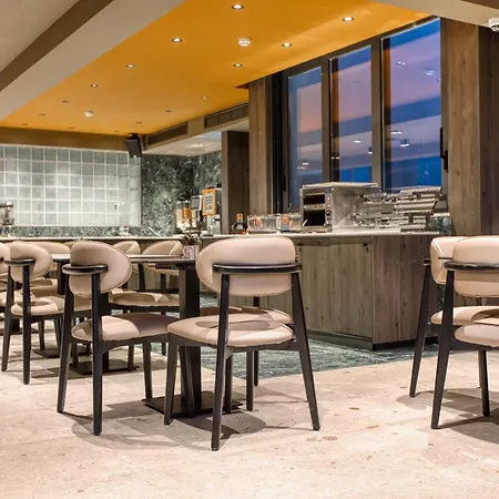 Hotel Hotel&rooftop 3*