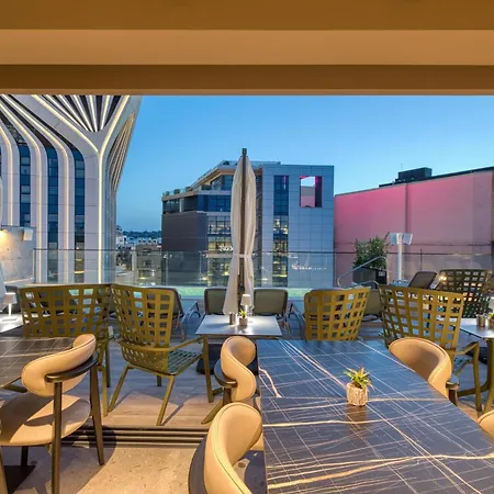& Rooftop 3*