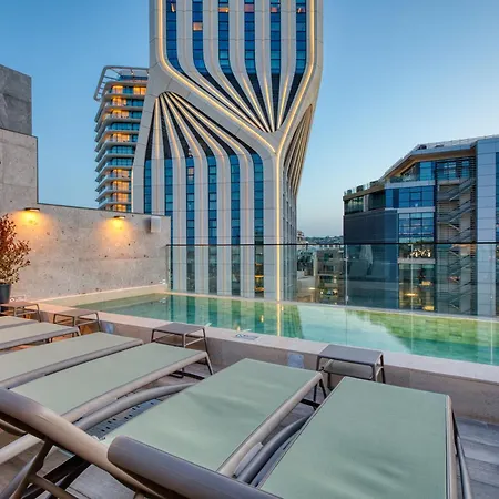 & Rooftop 3*