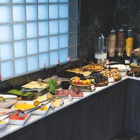 & Rooftop Hotel St. Julian's