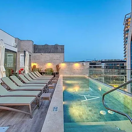 & Rooftop 3* Saint Julian's