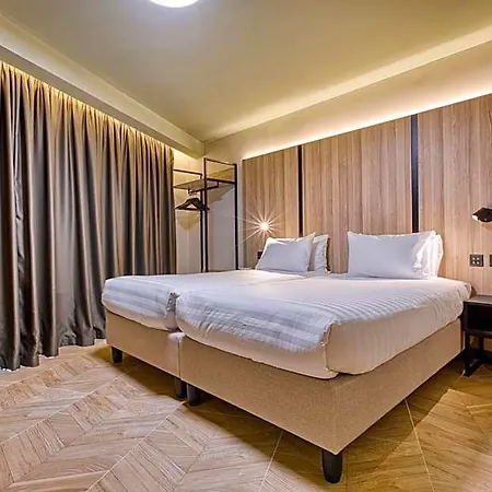 & Rooftop Hotel