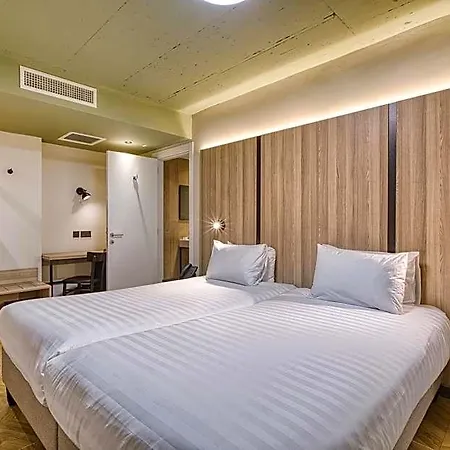 Hotel & Rooftop