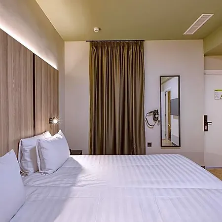 Hotel & Rooftop Saint Julian's