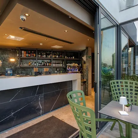 Hotel&rooftop Szálloda San Ġiljan