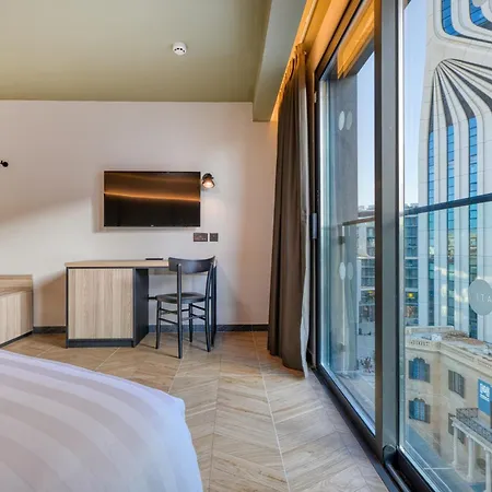 Hotel&rooftop 3* San Ġiljan