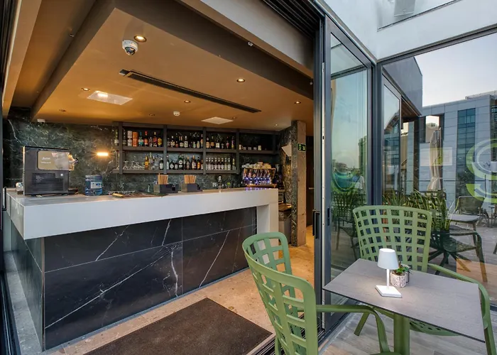 & Rooftop Otel Saint Julian's