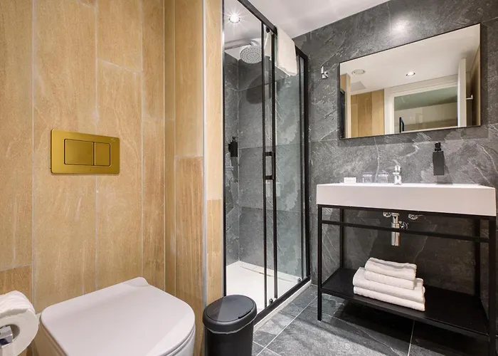 & Rooftop Otel Saint Julian's